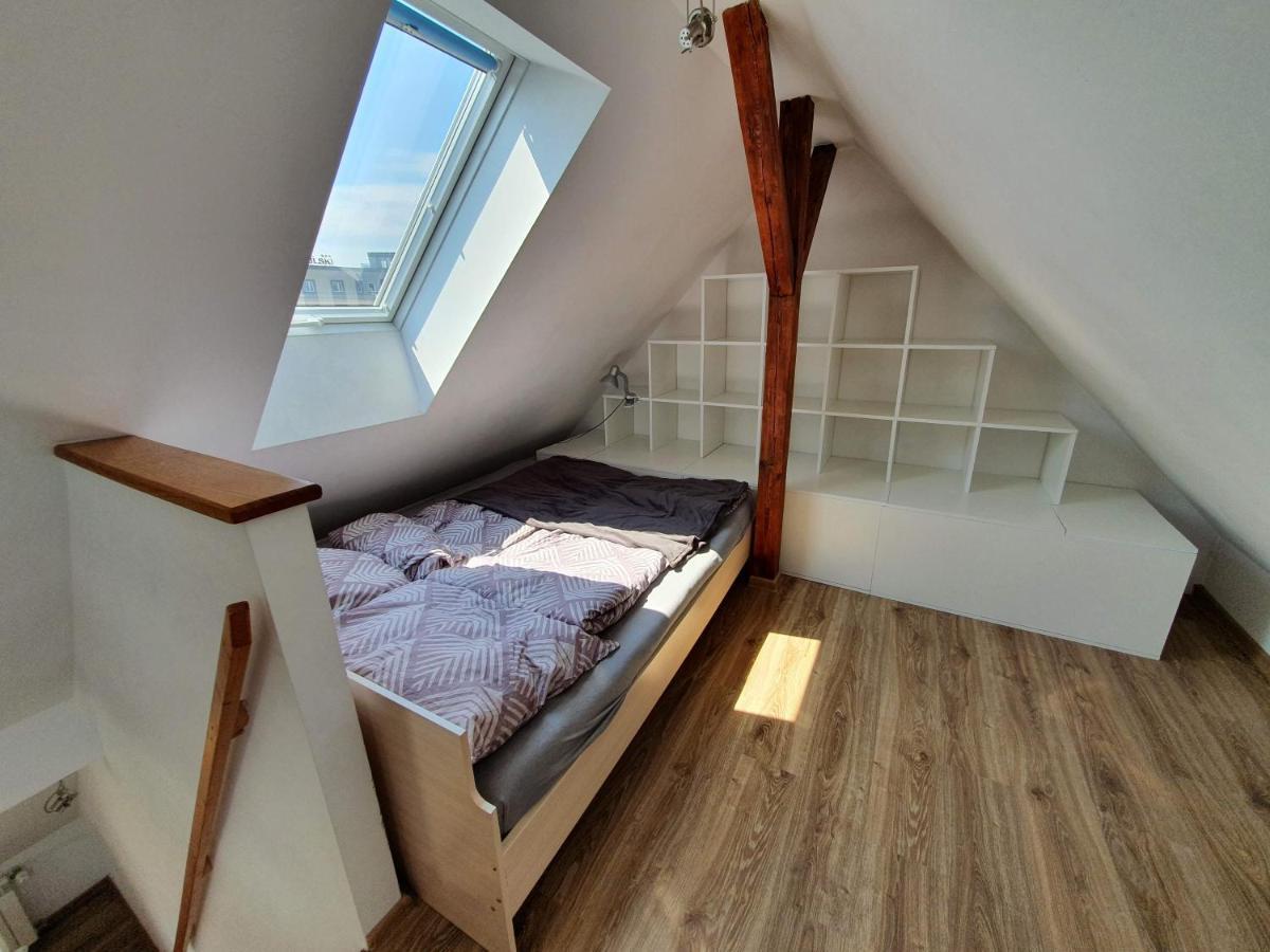 Apartament na poddaszu Gliwice Zewnętrze zdjęcie